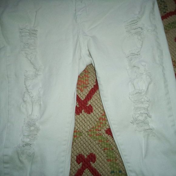 VIP JEANS WHITE STRETCH DESTROYED CROP SKINNY DISTRESSED-WOMENS JRS SIZE 15/16 - Picture 3 of 5